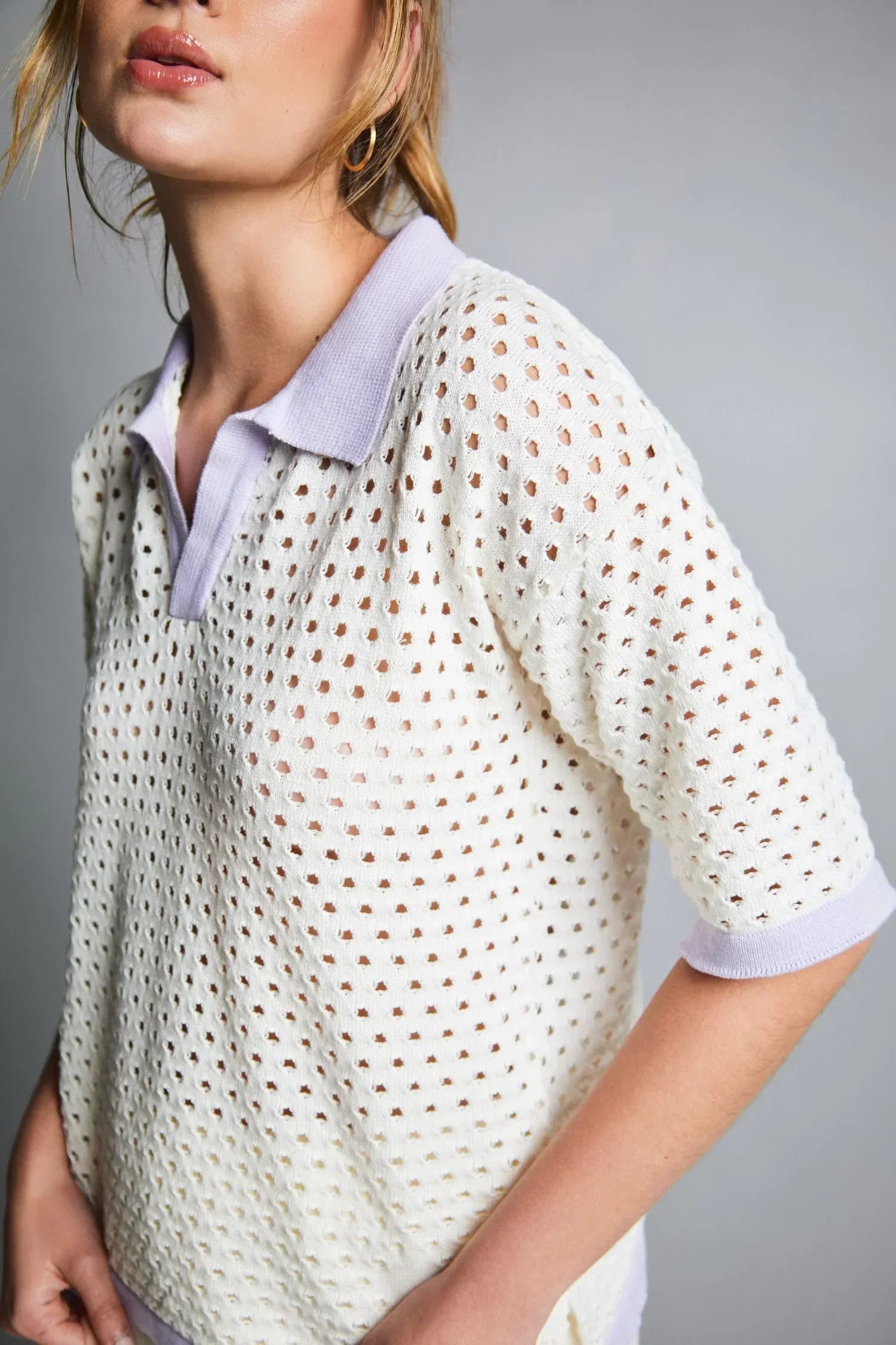 Camiseta Aurora en algodón calado tipo polo – Mujer